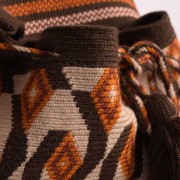 Détail sac ethnique Mochila colombien Wayuu à motif